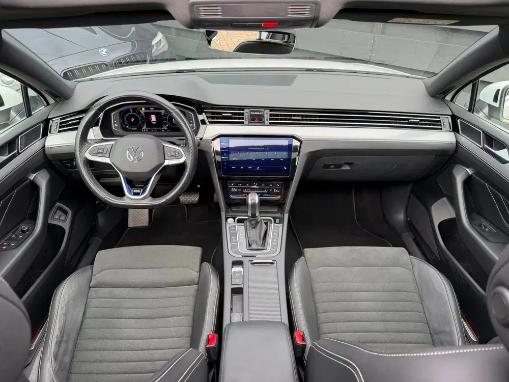 Volkswagen Passat 1.4 TSI PHEV GTE PANO I Leder I Vi uit 2021, foto 2