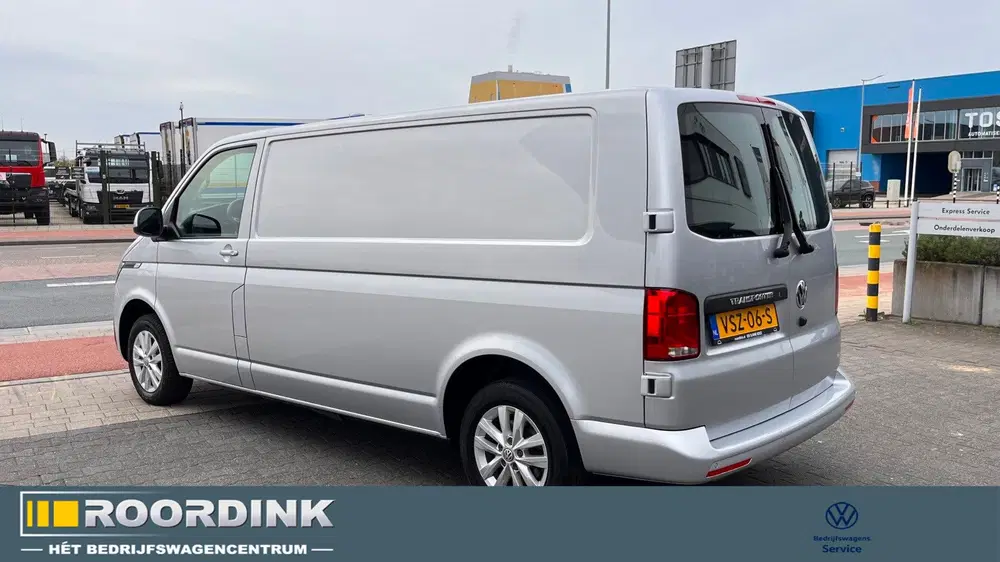 Volkswagen Transporter T6.1 Highline 110 pk uit 2022, foto 2