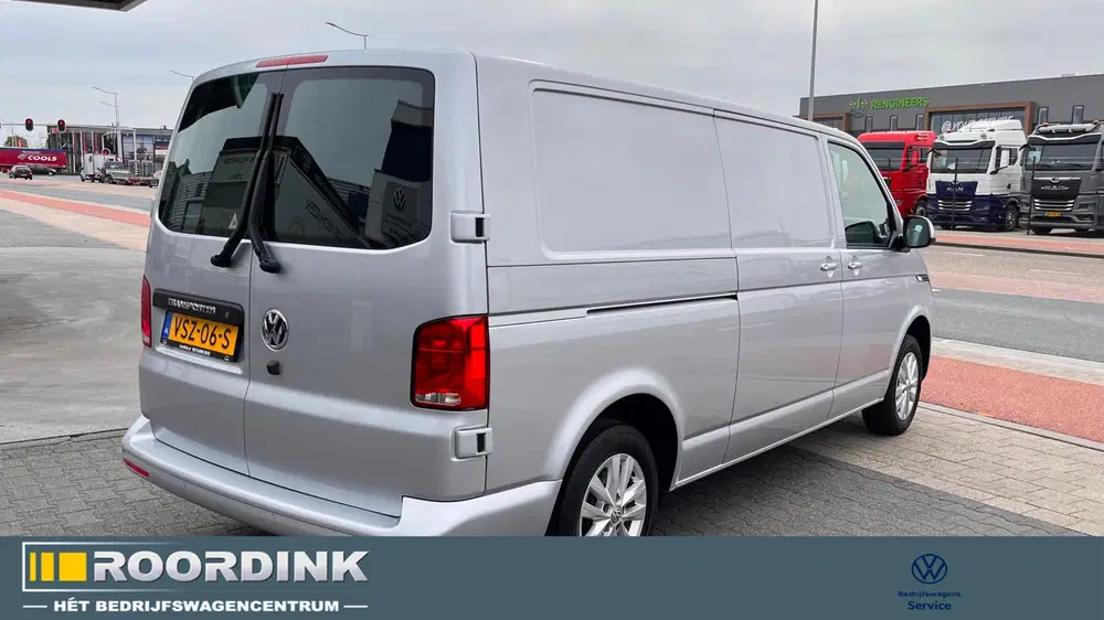 Volkswagen Transporter T6.1 Highline 110 pk uit 2022, foto 3