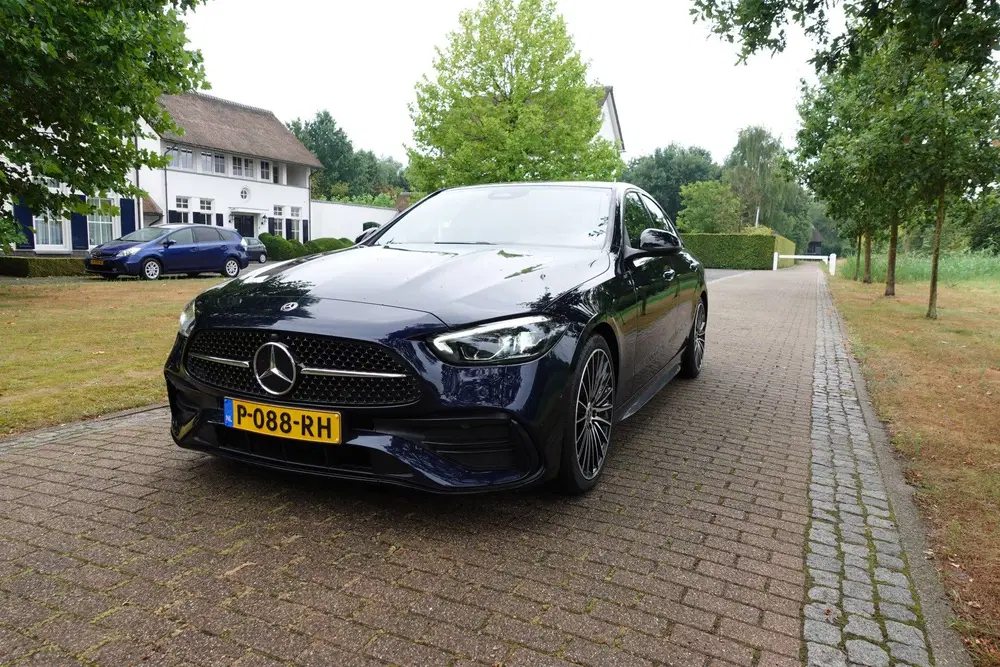 Mercedes-Benz C-Klasse 200 Launch Edition AMG Line uit 2022, foto 2