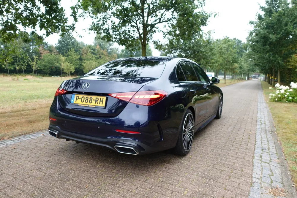 Mercedes-Benz C-Klasse 200 Launch Edition AMG Line uit 2022, foto 4