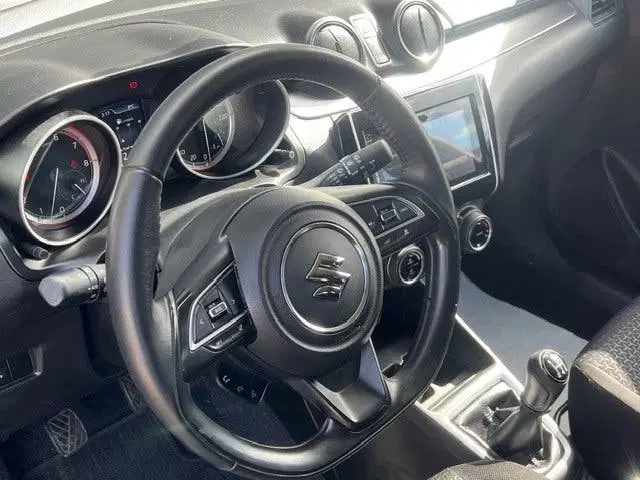 Suzuki Swift 1.2 Style Smart Hybrid uit 2024, foto 9
