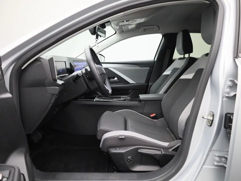 Opel Astra 1.2T Business Edition uit 2023, foto 11