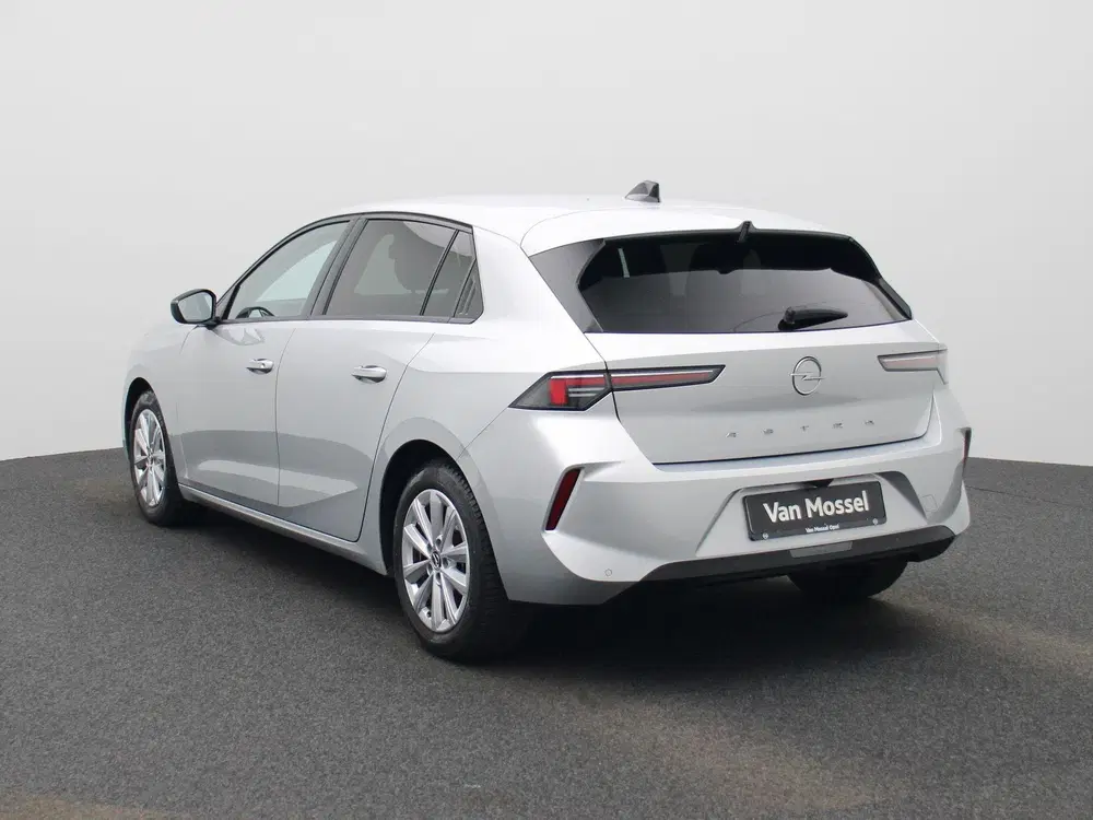 Opel Astra 1.2T Business Edition uit 2023, foto 2