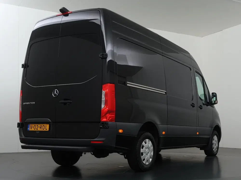 Mercedes-Benz Sprinter 317 CDI uit 2023, foto 2