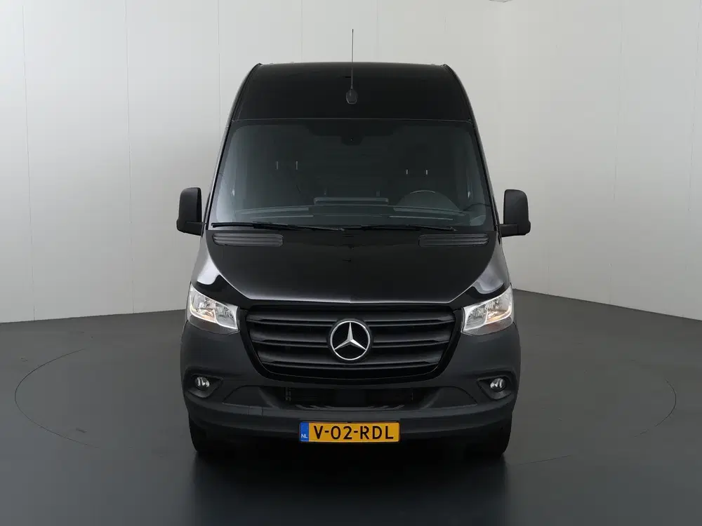 Mercedes-Benz Sprinter 317 CDI uit 2023, foto 3