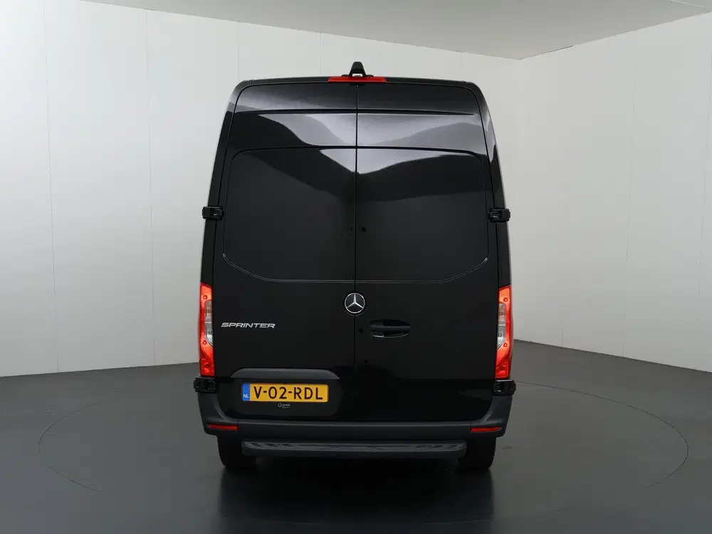 Mercedes-Benz Sprinter 317 CDI uit 2023, foto 4