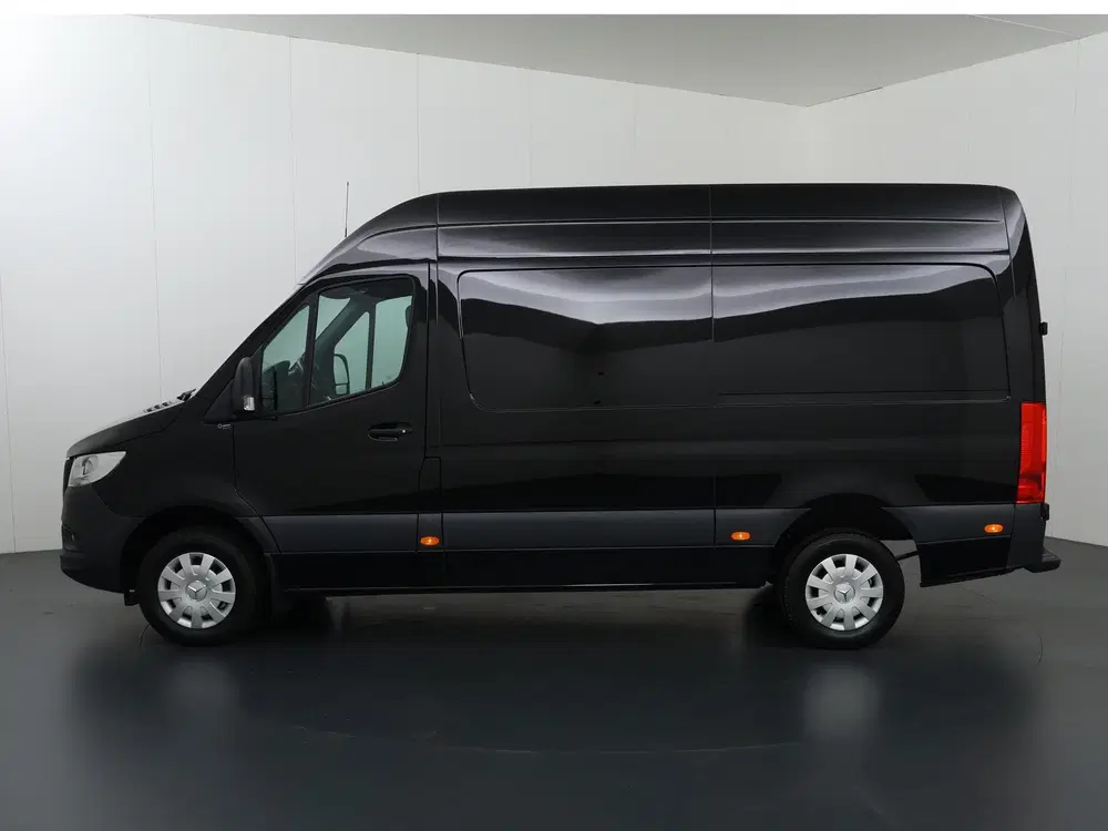 Mercedes-Benz Sprinter 317 CDI uit 2023, foto 5