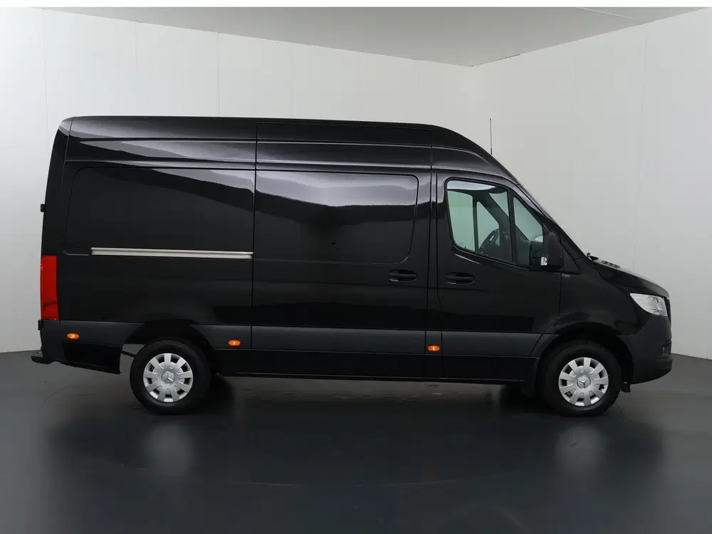 Mercedes-Benz Sprinter 317 CDI uit 2023, foto 6
