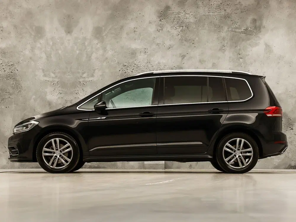 Volkswagen Touran 1.5 TSI R-Line Sport 7 Persoons 150Pk Auto uit 2019, foto 2