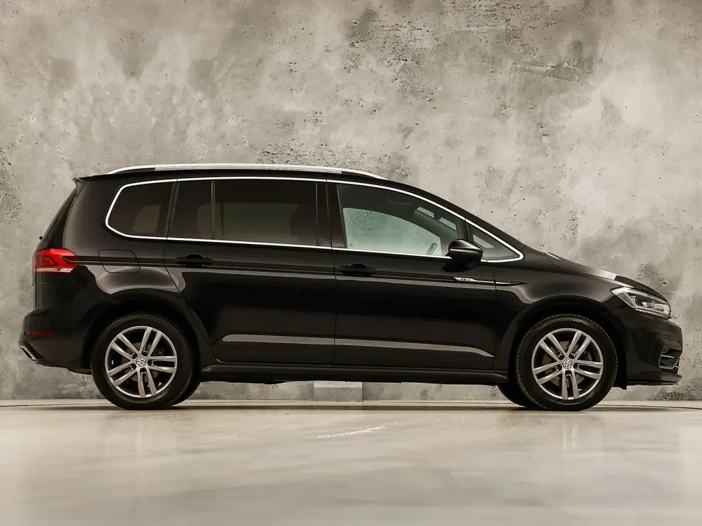 Volkswagen Touran 1.5 TSI R-Line Sport 7 Persoons 150Pk Auto uit 2019, foto 4