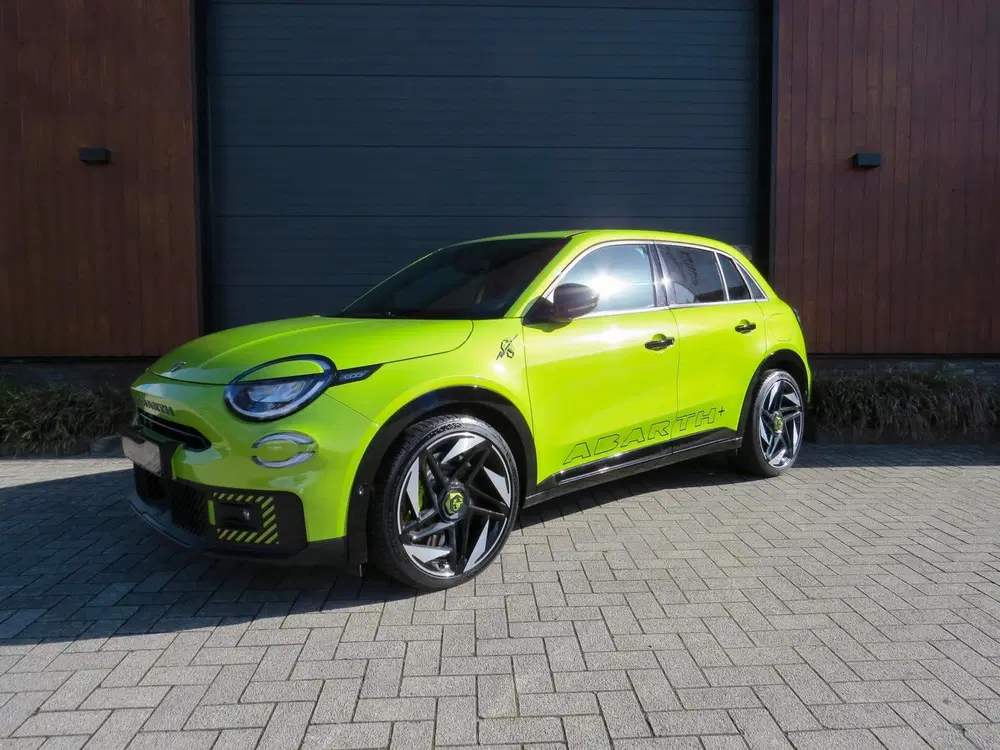 Abarth 600e Abarth Scorpionissima 54 kWh*Sabelt*280 Pk uit 2025