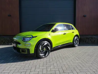 Abarth 600e Abarth Scorpionissima 54 kWh*Sabelt*280 Pk uit 2025