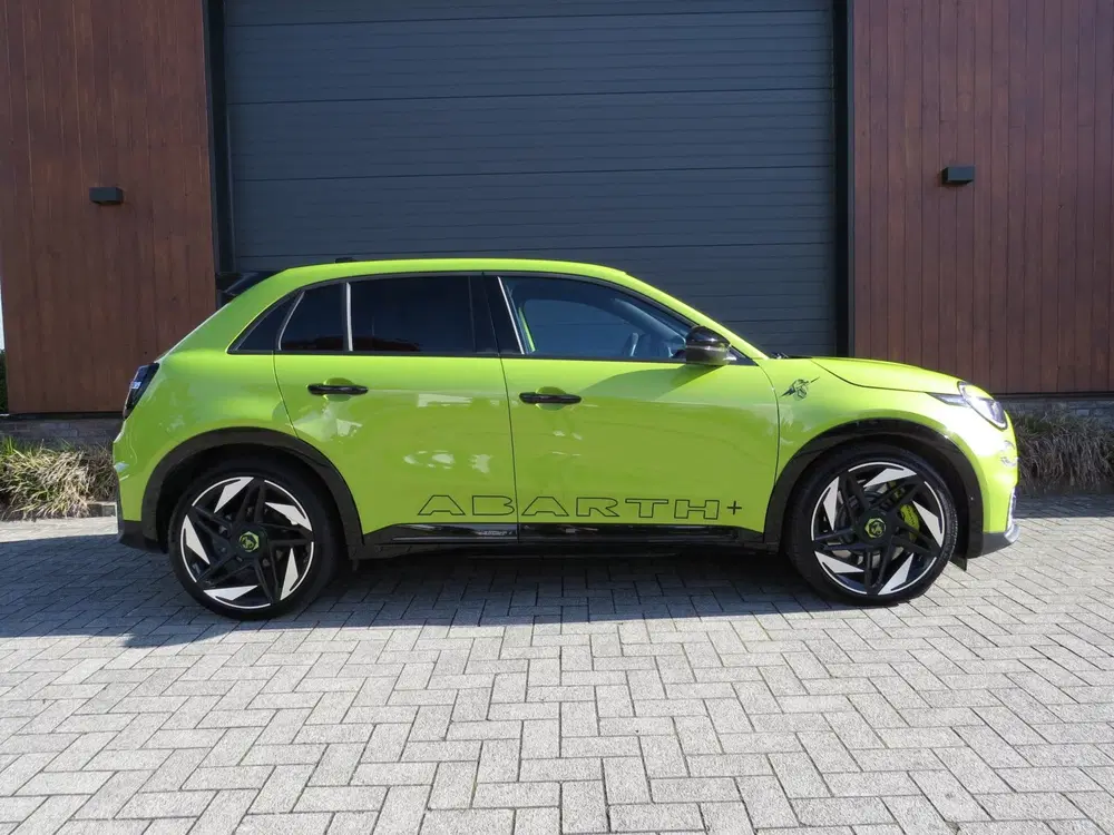 Abarth 600e Abarth Scorpionissima 54 kWh*Sabelt*280 Pk uit 2025, foto 11