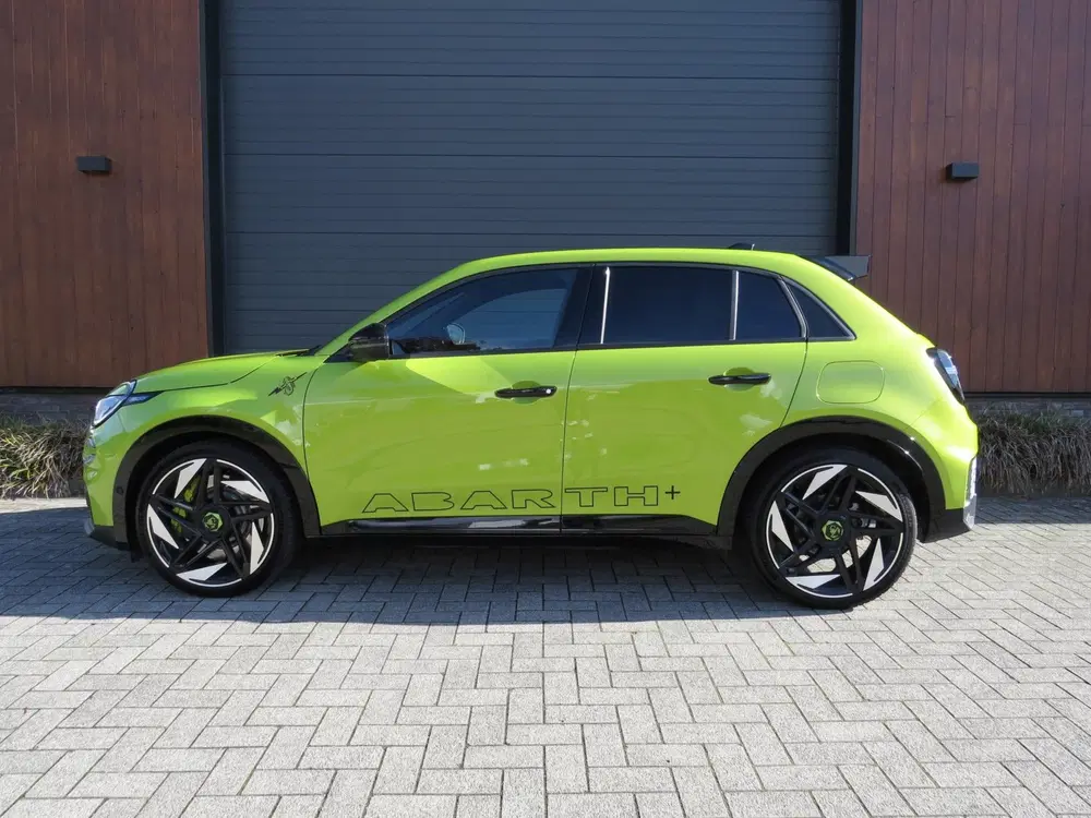 Abarth 600e Abarth Scorpionissima 54 kWh*Sabelt*280 Pk uit 2025, foto 7