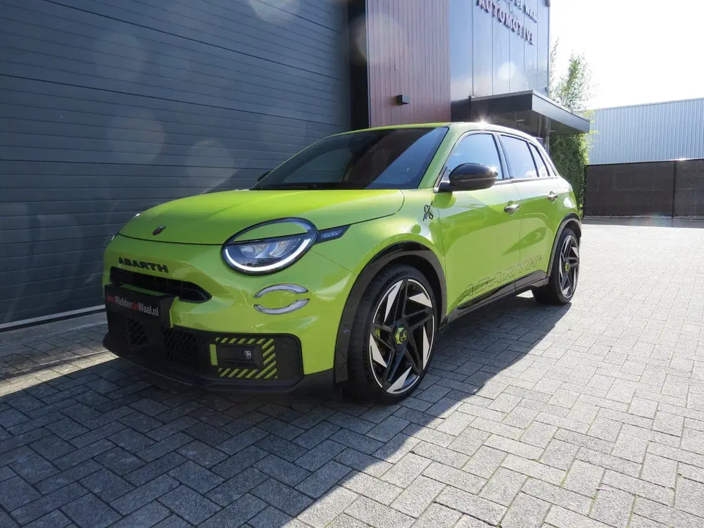 Abarth 600e Abarth Scorpionissima 54 kWh*Sabelt*280 Pk uit 2025, foto 8