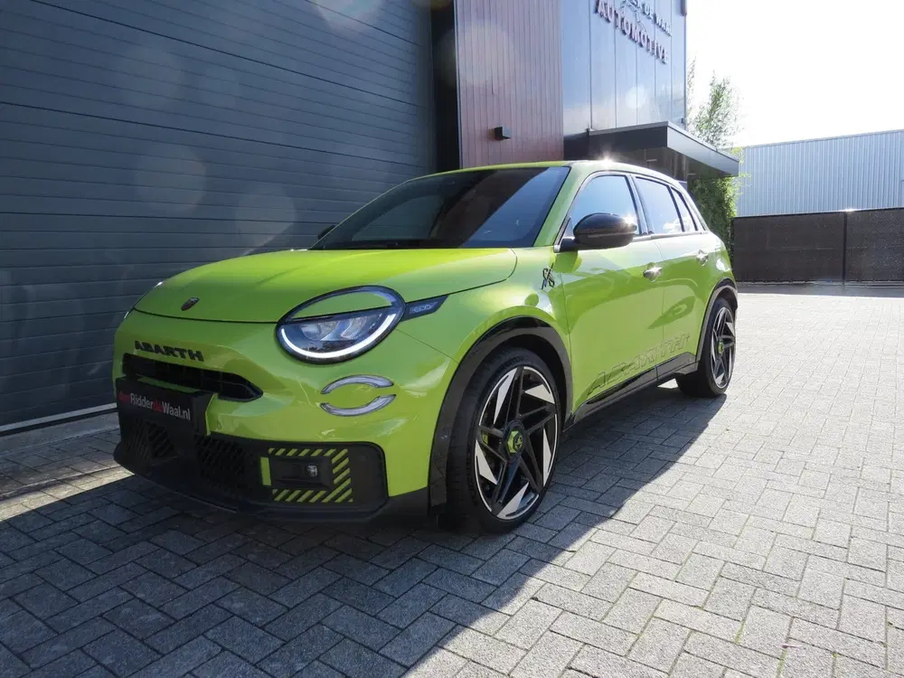 Abarth 600e Abarth Scorpionissima 54 kWh*Sabelt*280 Pk uit 2025, foto 9