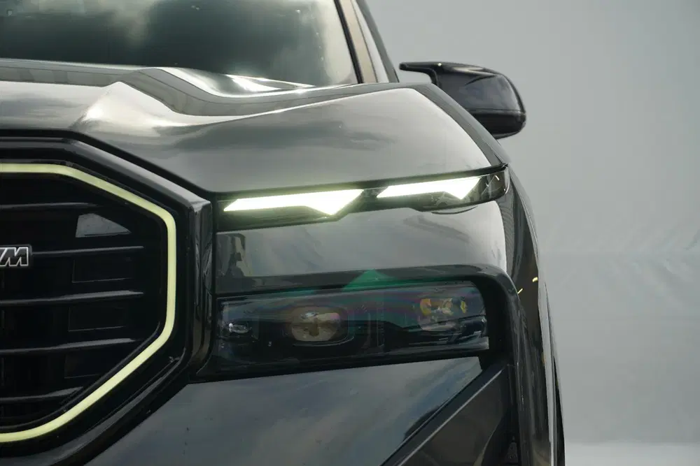 BMW XM 50e uit 2025, foto 7