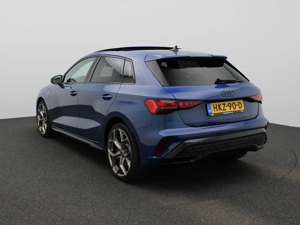 Audi A3 45 TFSI e S edition Competition 272 PK uit 2025, foto 3