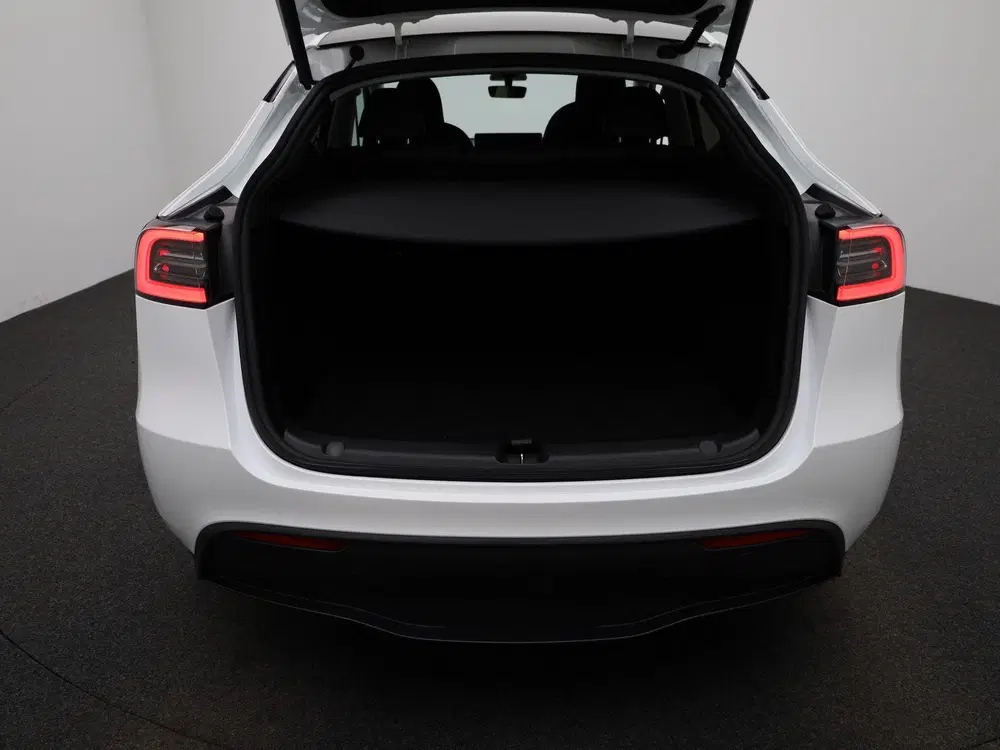 Tesla Model Y Long Range AWD 75 kWh uit 2023, foto 13