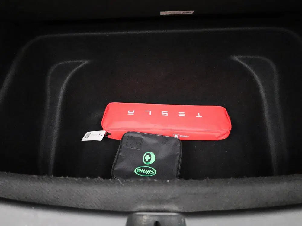Tesla Model Y Long Range AWD 75 kWh uit 2023, foto 14