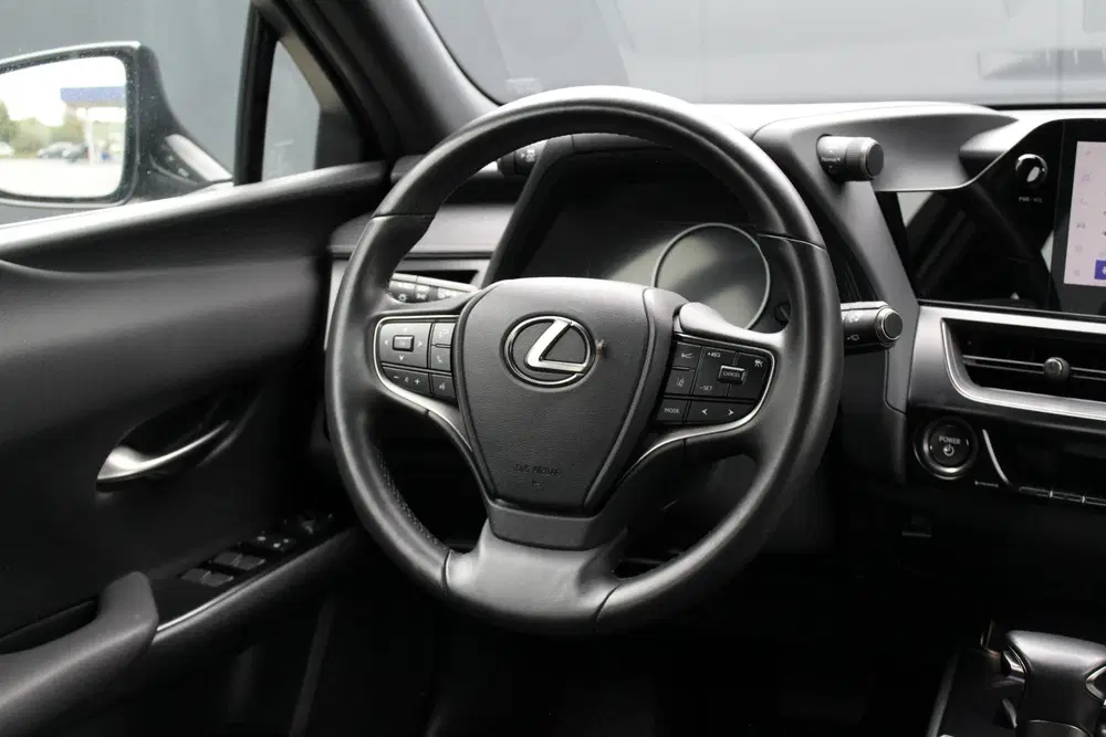Lexus UX 250h uit 2024, foto 2
