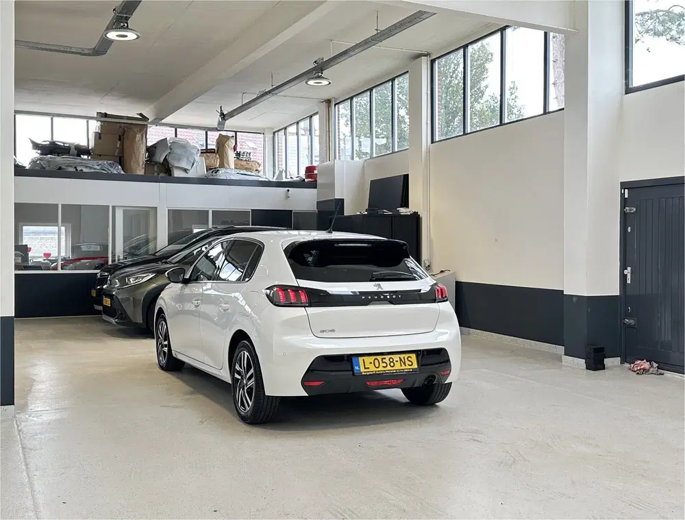 Peugeot 208 1.2 PureTech Allure Pack Automaat uit 2021, foto 5