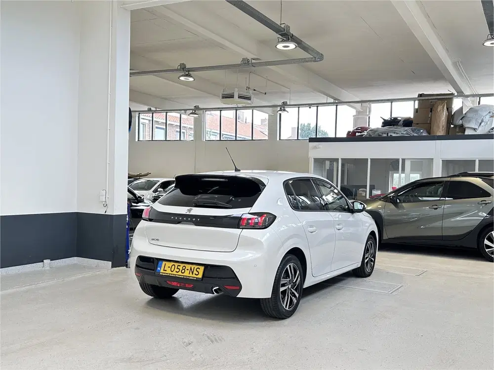 Peugeot 208 1.2 PureTech Allure Pack Automaat uit 2021, foto 6