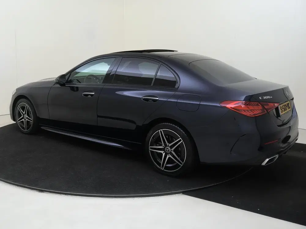 Mercedes-Benz C-Klasse 300 e AMG Line uit 2023, foto 3