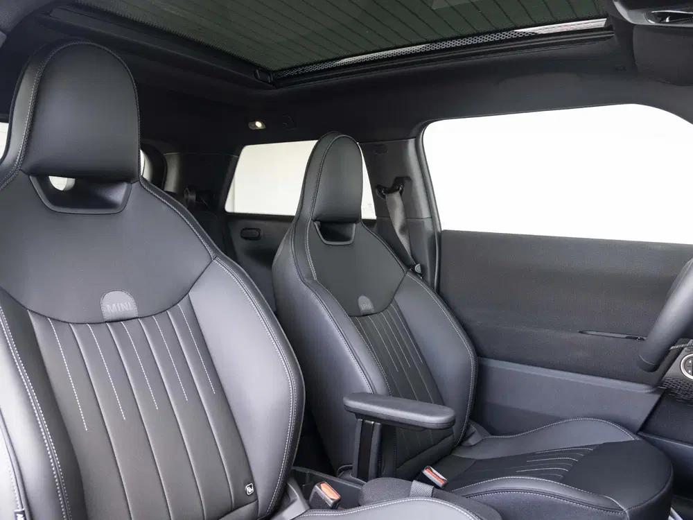 Mini Cooper Cooper E Favoured uit 2026, foto 4