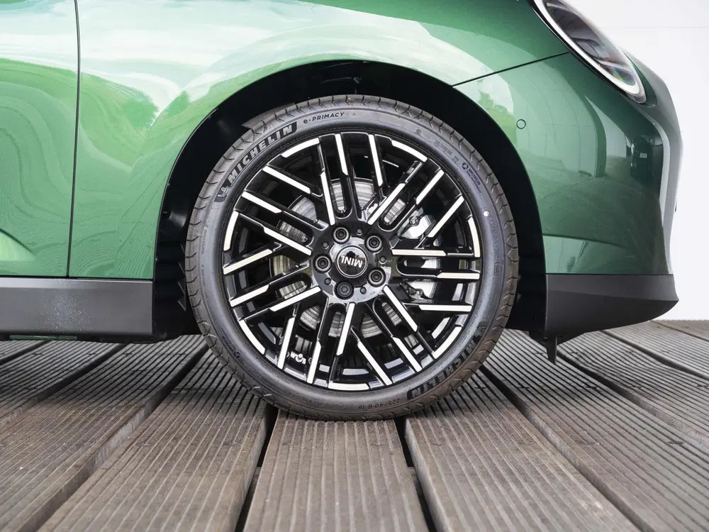 Mini Cooper Cooper E Favoured uit 2026, foto 8
