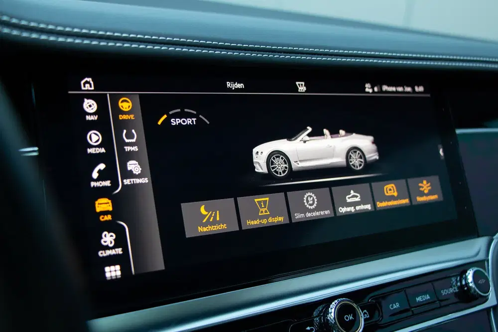 Bentley Continental GTC 6.0 W12 635PK uit 2020, foto 10