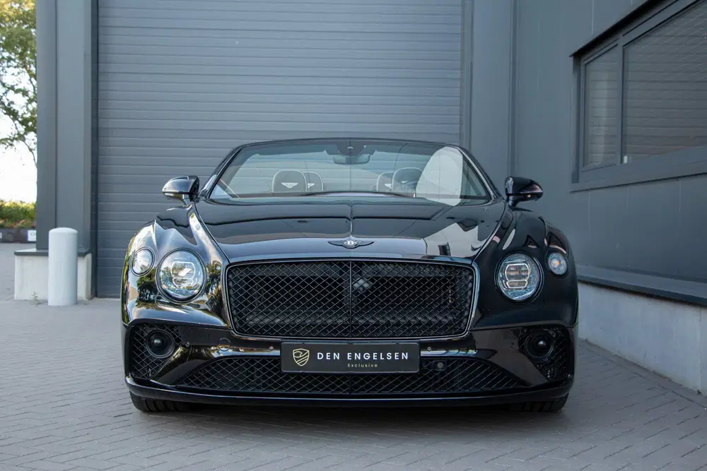Bentley Continental GTC 6.0 W12 635PK uit 2020, foto 11