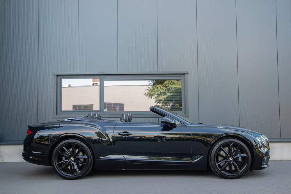 Bentley Continental GTC 6.0 W12 635PK uit 2020, foto 2