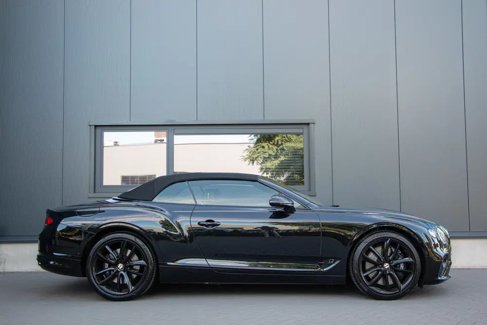 Bentley Continental GTC 6.0 W12 635PK uit 2020, foto 3