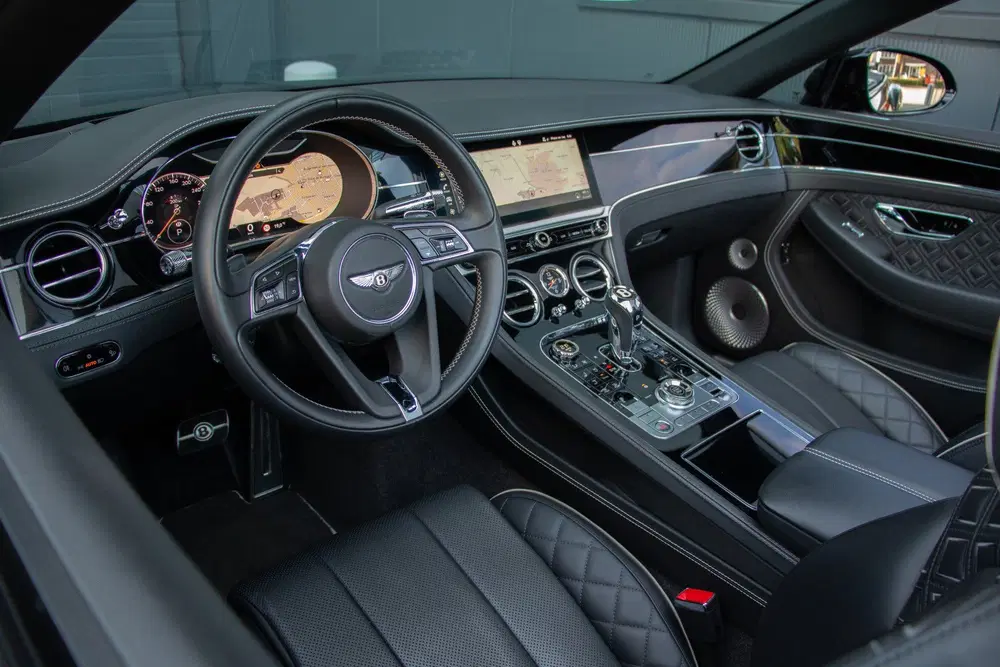 Bentley Continental GTC 6.0 W12 635PK uit 2020, foto 5