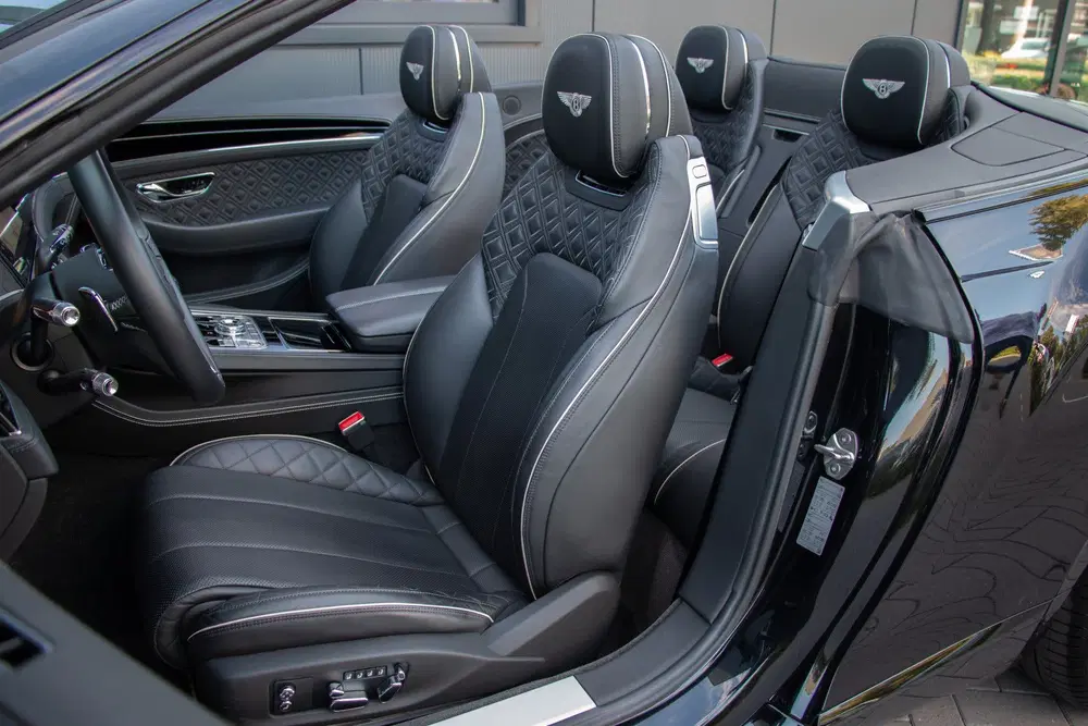 Bentley Continental GTC 6.0 W12 635PK uit 2020, foto 6