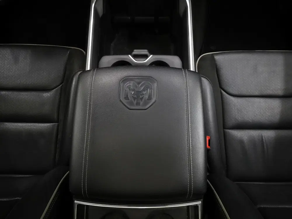 Dodge RAM 5.7 V8 4x4 Crew Cab Laramie Night uit 2024, foto 14