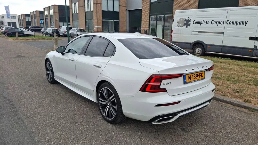 Volvo S60 Recharge T6 AWD R-Design uit 2021, foto 2