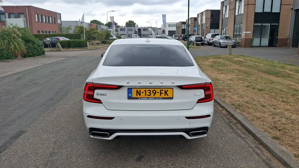 Volvo S60 Recharge T6 AWD R-Design uit 2021, foto 3
