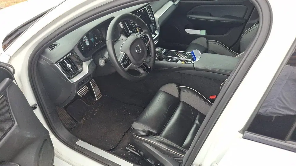 Volvo S60 Recharge T6 AWD R-Design uit 2021, foto 7