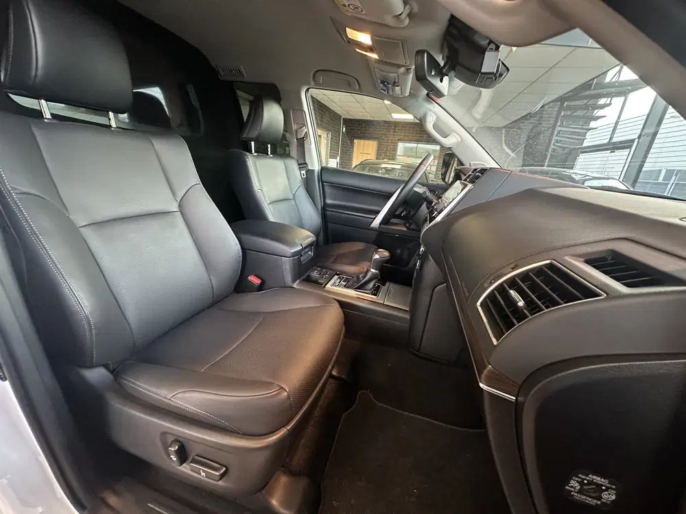 Toyota Land Cruiser 2.8 D-4D-F Professional uit 2024, foto 13