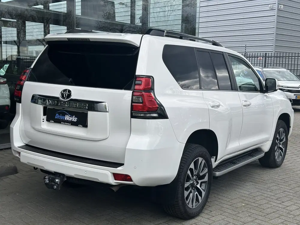 Toyota Land Cruiser 2.8 D-4D-F Professional uit 2024, foto 2
