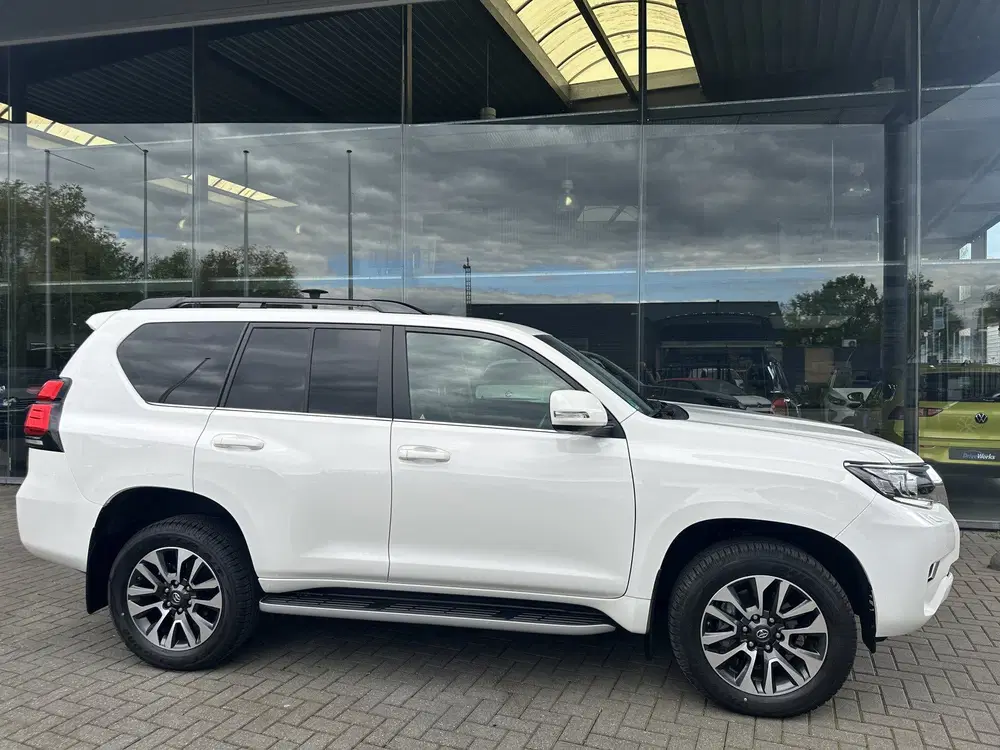 Toyota Land Cruiser 2.8 D-4D-F Professional uit 2024, foto 4