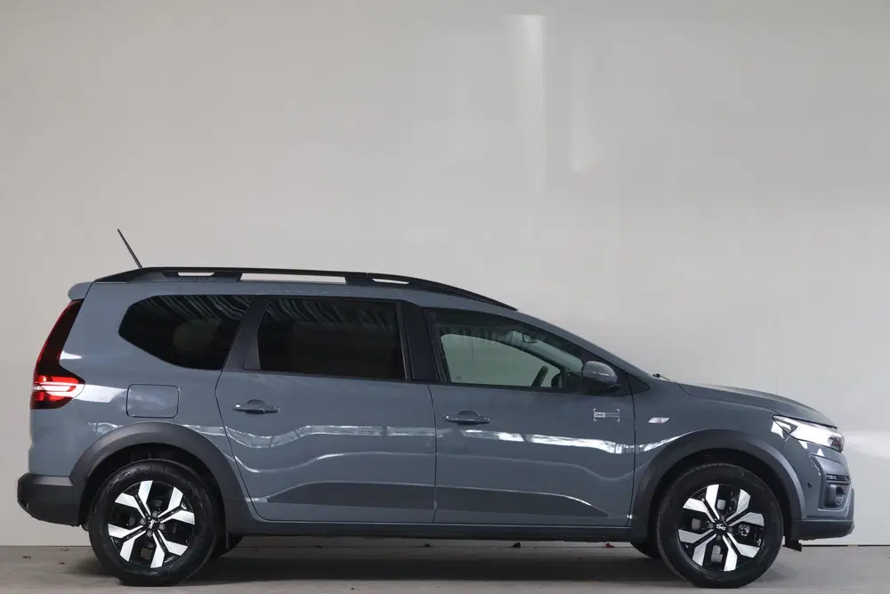Dacia Jogger 1.6 Hybrid 140 Expression 7p. uit 2025, foto 10