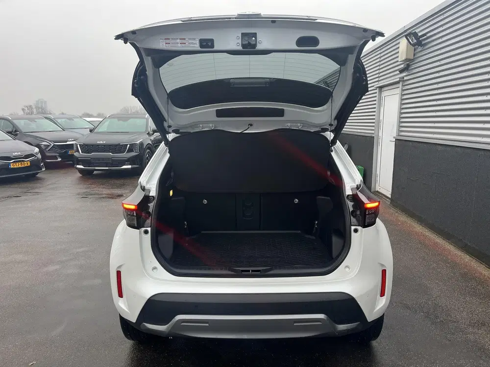 Toyota Yaris Cross 1.5 Hybrid Adventure AWD Panoramadak uit 2022, foto 10