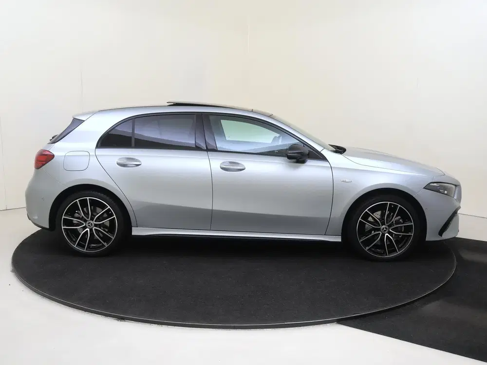 Mercedes-Benz A-Klasse 250 e Business Solution AMG Premium P uit 2025, foto 10
