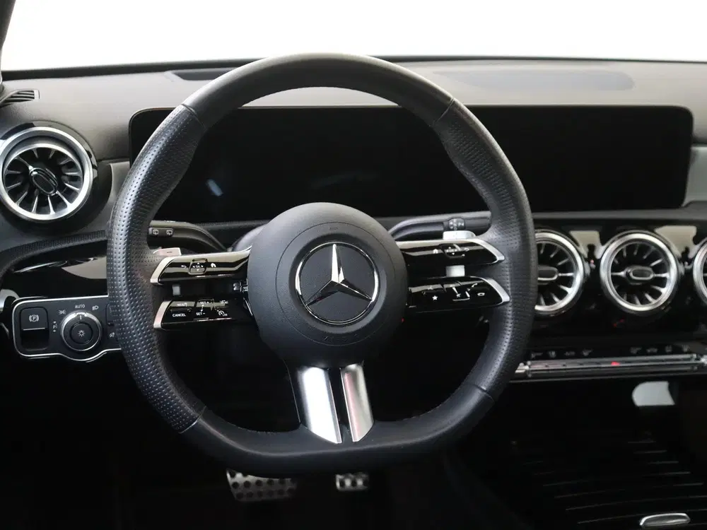 Mercedes-Benz A-Klasse 250 e Business Solution AMG Premium P uit 2025, foto 11