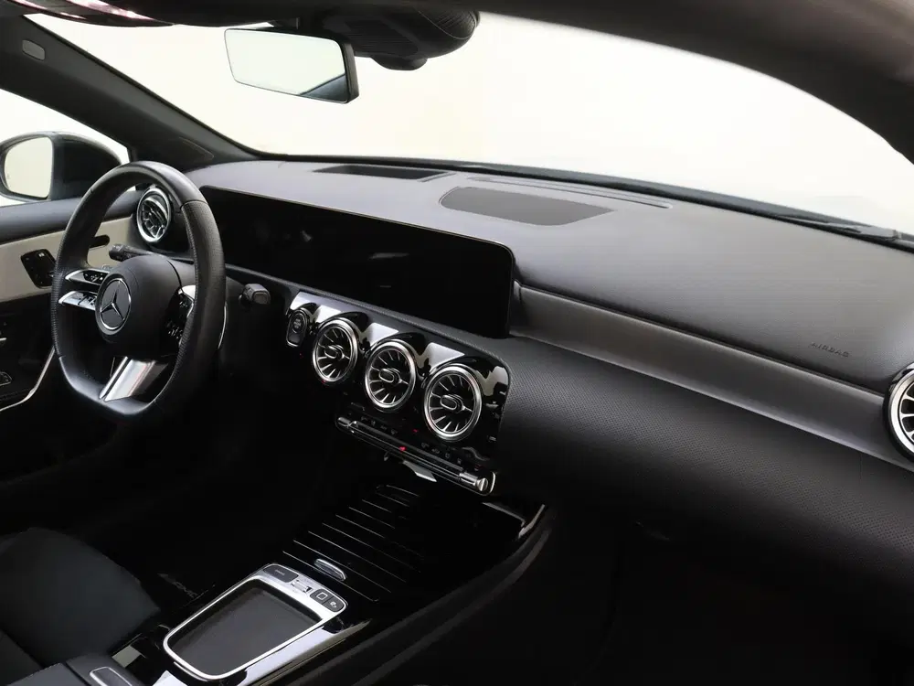 Mercedes-Benz A-Klasse 250 e Business Solution AMG Premium P uit 2025, foto 3