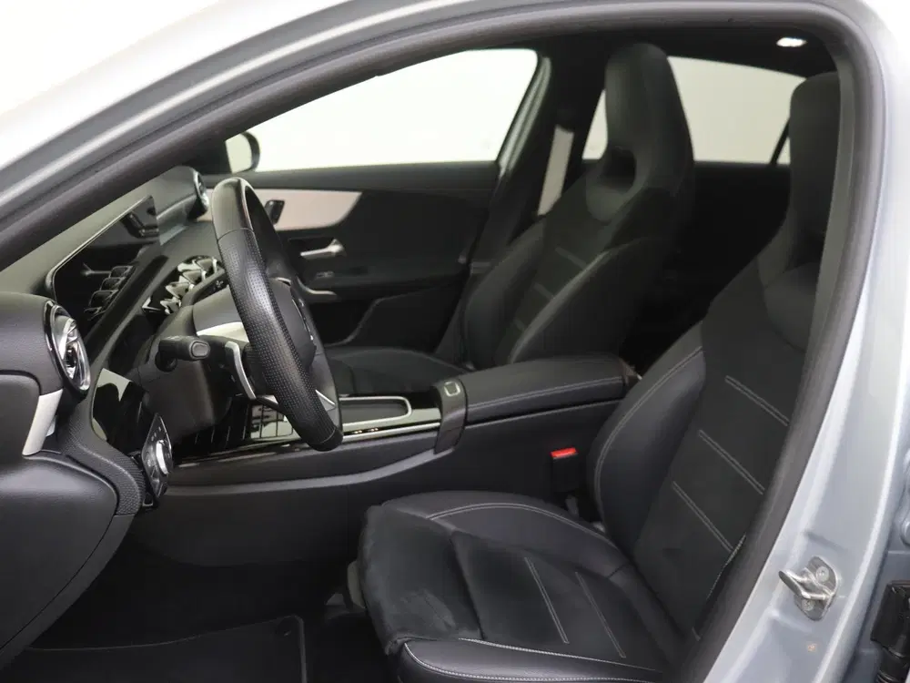 Mercedes-Benz A-Klasse 250 e Business Solution AMG Premium P uit 2025, foto 4